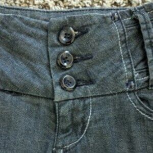 Vintage Candie's dark wash, wide leg cropped denim jeans